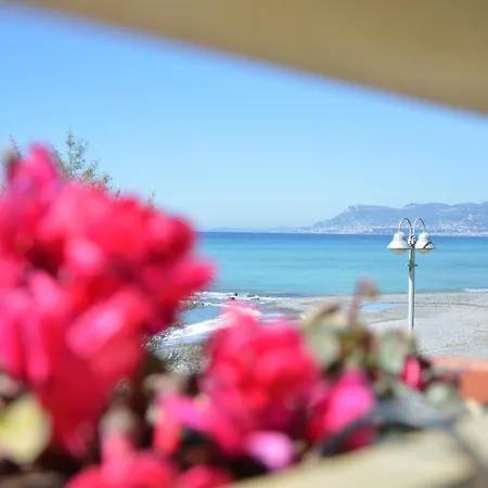 Piccolo Paradiso Otel Bordighera